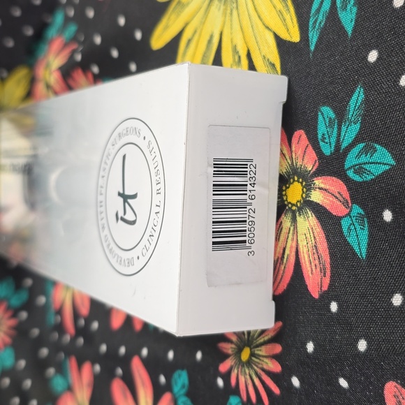 IT Cosmetics Heavenly Skin Skin Hugging Foundation Brush N° 707 - Picture 7 of 10